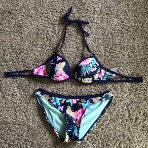 Floral swim suit 💓